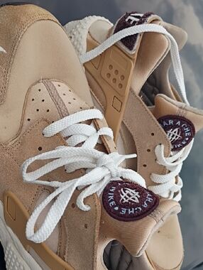 Nike Air-MaxBeige  Huarache Sneakers with White Laces and Maroon Logo